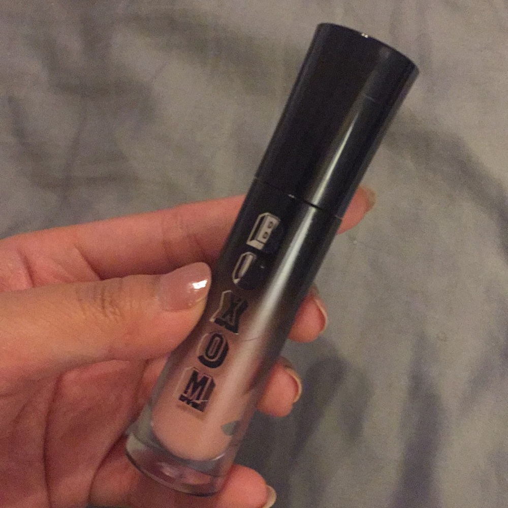 Buxom Whipped Liquid Lipstick (White Russian)